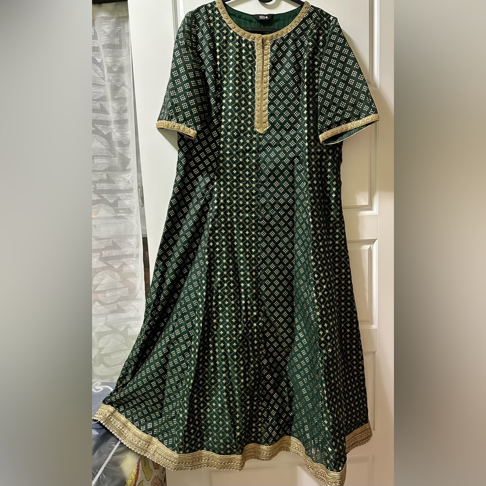 Green Party dress / Anarkali in chanderi print and golden embroidery neckline